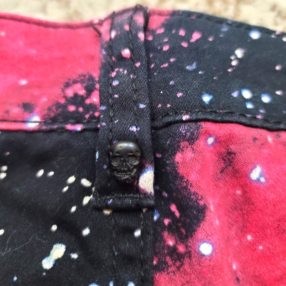 🍒 2/$22 Galaxy High Rise Shorts - Picture 3 of 4